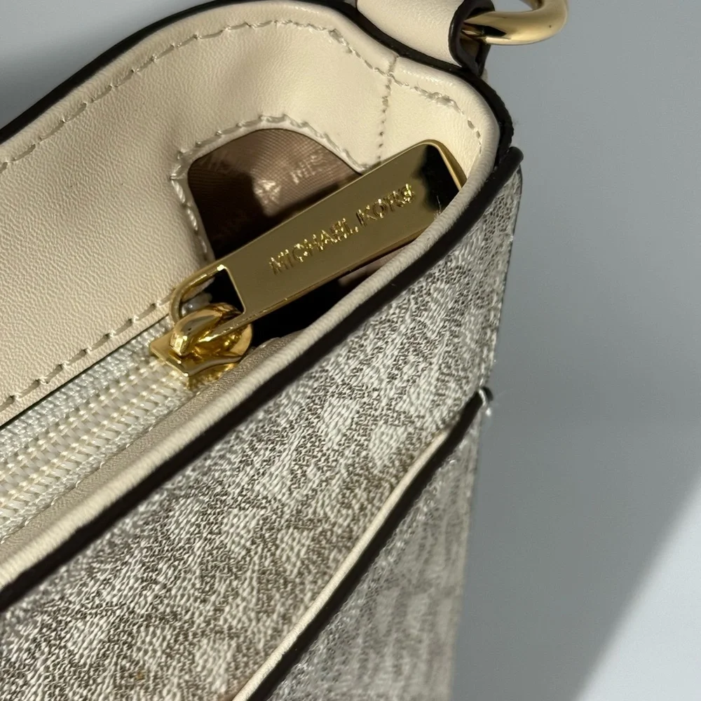 Michael Kors Jet Set Travel Small Messenger Crossbody Bag in Vanilla Signature. - Picture 8 of 11